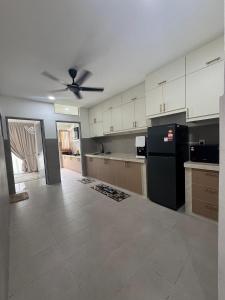 Dapur atau dapur kecil di Casa De Olive Islamic Only