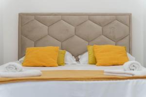 Ένα ή περισσότερα κρεβάτια σε δωμάτιο στο Boem residence Skadarlija PARKING