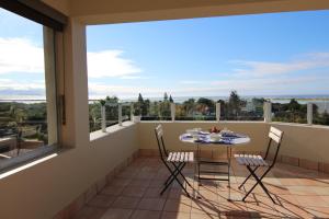 Balcony o terrace sa Lagoon Terrace Penthouse with sea view