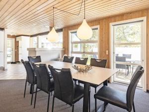 a dining room with a table and chairs at Renovated Retreat near Beach - By Traum Ferienwohnungen in Blåvand