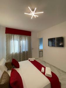 a bedroom with a large bed with a ceiling fan at Safa Venice Station in Mestre