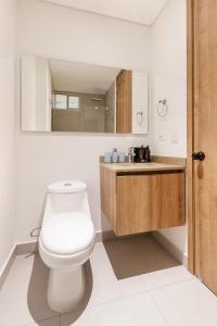 Ένα μπάνιο στο U-GO Edificio Ambar Roca en Rodadero Sur