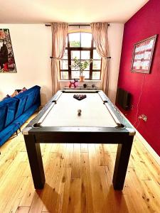 Biliár nebo kulečník v ubytování Dusk House