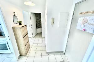 Nhà bếp/bếp nhỏ tại Apartment - Close to Tramway +14 ảnh