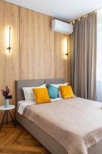 Postel nebo postele na pokoji v ubytování Яркая уникальная квартира в ЖК Meridian Apartments