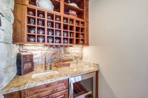 Foto dalla galleria di Hot Tub and Stunning Views Luxury Beech Mtn Escape! a Beech Mountain