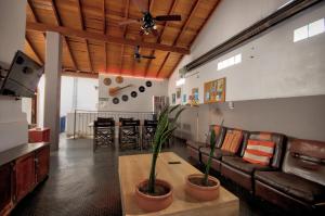 Televisyen dan/atau pusat hiburan di Play Hostel Soho