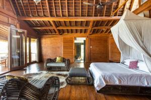 Postel nebo postele na pokoji v ubytování Spacious villa in Kabupaten Tabanan with sea view + 98 fotografií