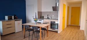 Dapur atau dapur kecil di Hébergement 5 personnes- Centre village +6 gambar