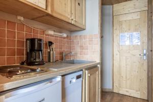 a kitchen with a sink and a counter top at Studios & Appartements Ski aux Pieds - Val Thorens in Val Thorens