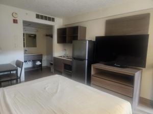 Μια τηλεόραση ή/και κέντρο ψυχαγωγίας στο Extended Stay Hotel