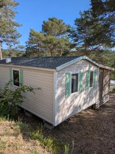 a tiny house sitting on top of a field at Mobil-home dans les Gorges du Verdon in Moissac-Bellevue