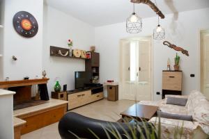 a living room with a couch and a tv at Federico's Vila in Lecce