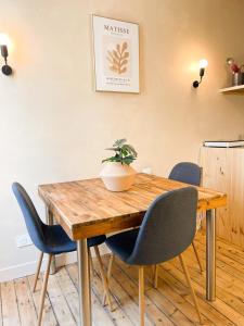 Fotografie z fotogalerie ubytování Le Sablésien 4 personnes,salon et cuisine entre centre ville et gare v destinaci Le Mans