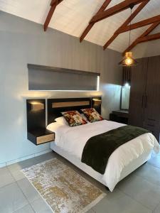 Ένα ή περισσότερα κρεβάτια σε δωμάτιο στο Yadah Luxury Self Catering