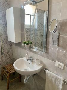 a bathroom with a sink and a mirror at Circeo-Terracina Villa Sul Mare in Terracina