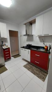 Η κουζίνα ή μικρή κουζίνα στο Apto mobiliado com quarto, sala, banheiro e cozinha