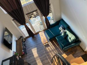 TV a/nebo společenská místnost v ubytování Vista - Domek Wakacyjny w Górach Sowich