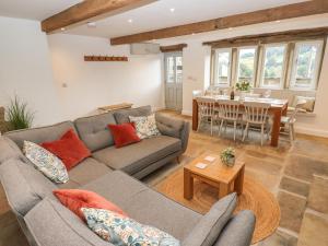 Khu vực ghế ngồi tại Hill Top Cottage