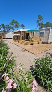 Budova, kde se kemp nachází