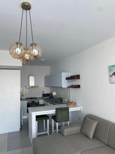 Η κουζίνα ή μικρή κουζίνα στο Northern Cyprus Iskele Bogaz Abelia One plus One Sea View