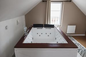 Fotografie z fotogalerie ubytování Evasion Prestige - Duplex Balnéo, Sauna & Billard v destinaci Saint-Quentin + 13 fotografií