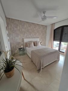 Ένα ή περισσότερα κρεβάτια σε δωμάτιο στο Penthouse Los Arqueros golf +36 φωτογραφίες