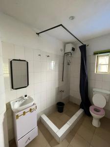 Et badeværelse på 501 Aparthotel + 86 billeder