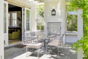 En balkon eller terrasse på Villa High Court