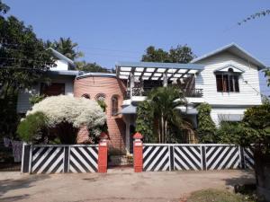 Bangunan di mana terletaknya rumah percutian
