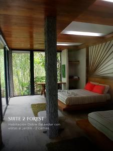 Postel nebo postele na pokoji v ubytování Subtropica Forest Suites