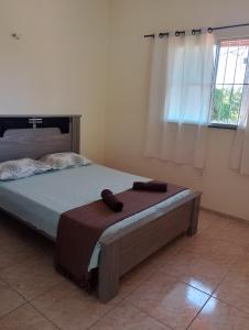 a bedroom with a bed with two towels on it at Refugio Kitesurf - ilha do Guajirú in Itarema +8 photos