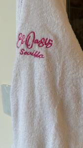 a persons arm with a towel with a name on it at Hotel oasis Sevilla Valle in Sevilla