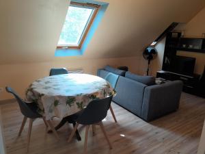 Χώρος καθιστικού στο Appartement 4 couchages Le nid de l'écureuil