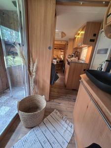 a kitchen with a sink and a bowl on the floor at Rosenzauber Caravan in Münchberg +17 photos