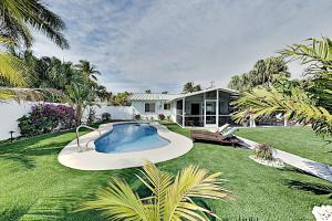 Bazén v ubytování Coral Cove nebo v jeho okolí