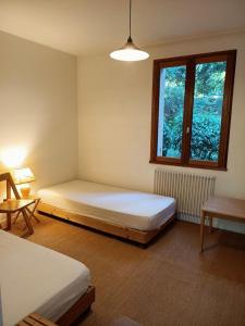 Ένα ή περισσότερα κρεβάτια σε δωμάτιο στο Maison Proche d'Aix-en-Provence