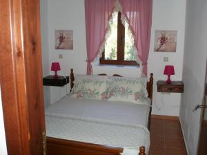 A bed or beds in a room at Casa Theoni