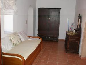A bed or beds in a room at Casa Theoni