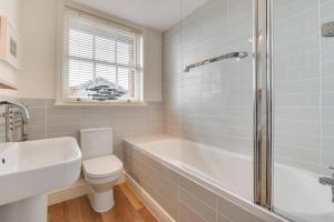 Et badeværelse på Postmasters + 5 billeder