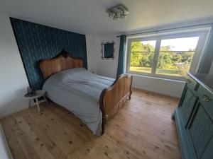 Ένα ή περισσότερα κρεβάτια σε δωμάτιο στο Maison 2 chambres - terrasse - piscine