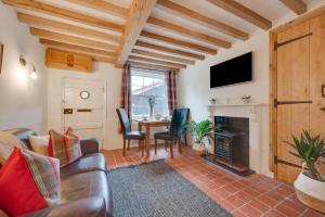 Μια τηλεόραση ή/και κέντρο ψυχαγωγίας στο Lime Quay Cottage