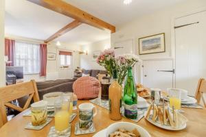 Kuchyň nebo kuchyňský kout v ubytování Wayfarer Cottage