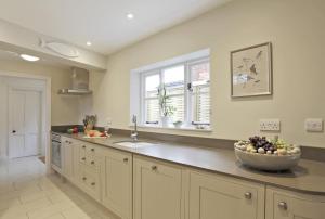 Kuchyň nebo kuchyňský kout v ubytování The Cornerstone