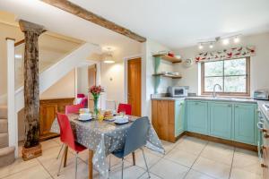 Dapur atau dapur kecil di Plough Cottage