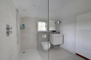 Et badeværelse på Well Cottage + 8 billeder