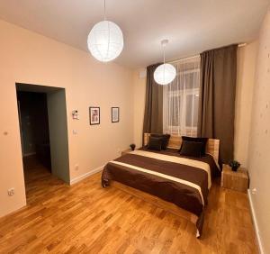 Ένα ή περισσότερα κρεβάτια σε δωμάτιο στο Apartament R48