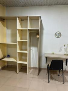 an empty room with a desk and a chair at Residence Cloé in Ouagadougou