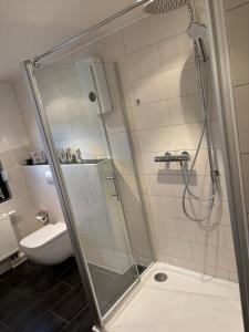 Koupelna v ubytování Ferienwohnung Boxenstopp + 14 fotografií