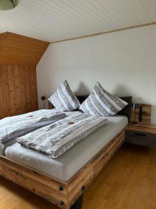 Postel nebo postele na pokoji v ubytování Ferienwohnung Boxenstopp
